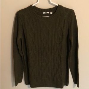 Cable knit sweater in olive green